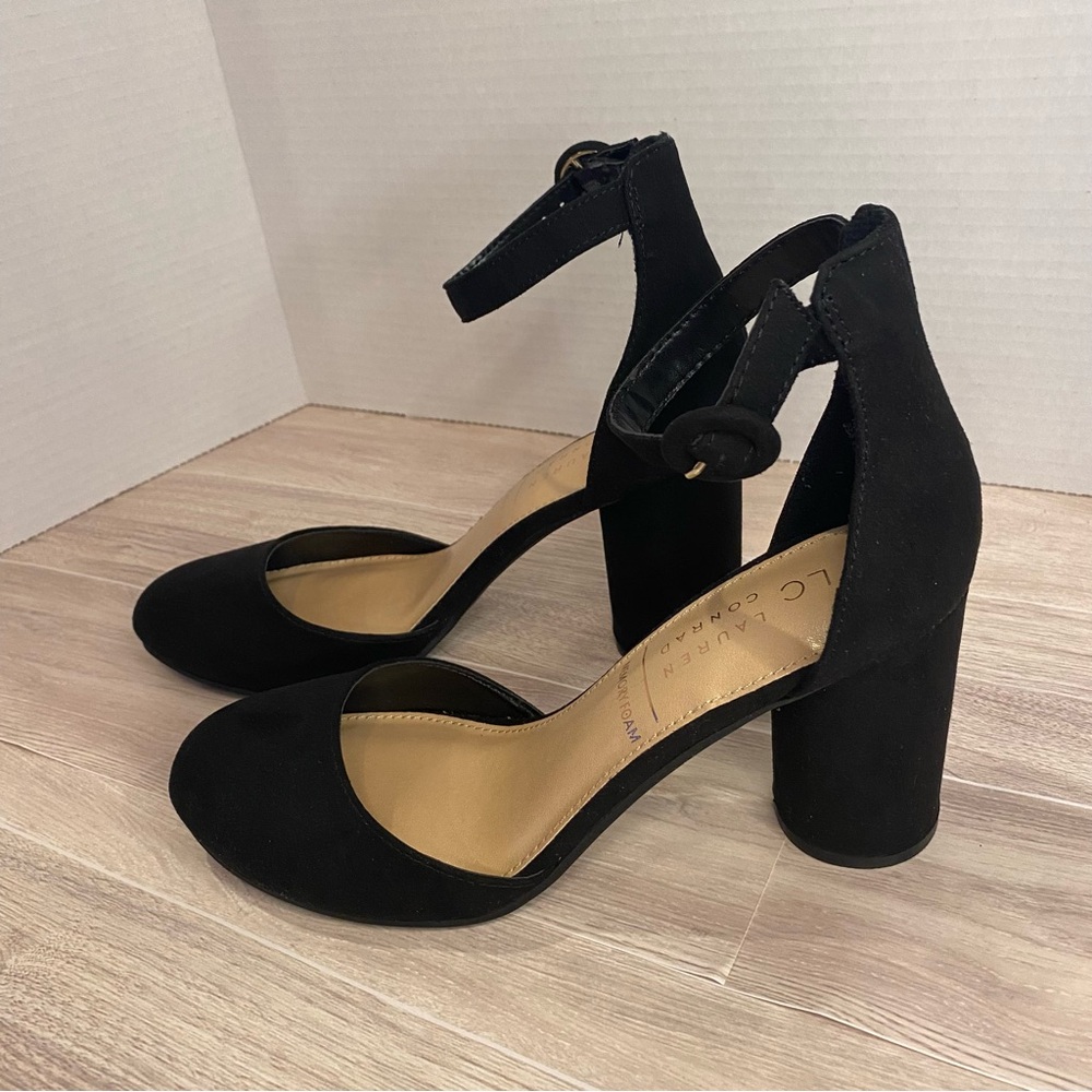 Lauren Conrad black faux suede round heels closed toe with strap size 7.5 - Picture 2 of 14